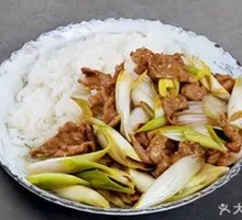 Scallion Stir-Fried Meat Rice Bowl