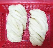 Flower-shaped steamed bun