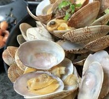 Steamed Green Clams with Wine