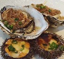 Garlic Steamed Oysters with Rice Noodles
