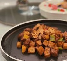 Gold Garlic Beef Cubes