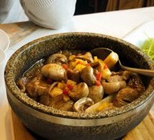 Stone Pot Mushrooms with Yam