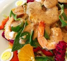Fresh Shrimp Fruit and Vegetable Salad