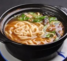 Braised Pork Rib Noodle in Clay Pot