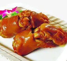 Stewed Pig Trotter in Iron Pot