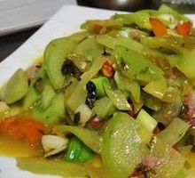 Preserved Pork with Green Tomato