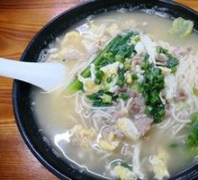 Vegetable and Pork Noodles with Egg