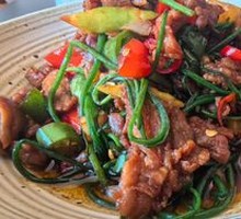 Sandy Onion Stir-Fried with Beef
