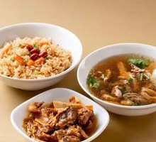 Beef Steak Fried Rice with Offal Soup