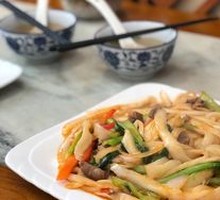 Stir-Fried Beef with Knife-Cut Noodles