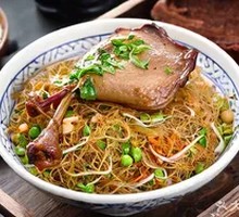 Duck Leg Stir-Fried with Rice Noodles