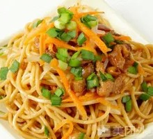Egg and Pork Noodles Stir-Fry