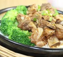 Braised Pork Ribs Claypot Rice