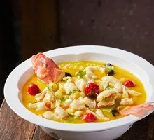 Golden Sour Soup Boiled Eastern Star Grouper