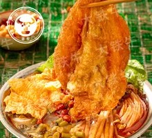 Fried Egg Snail Noodles
