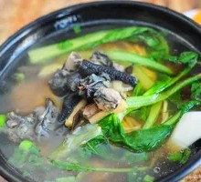 Chicken Soup Noodles with Goji Berries