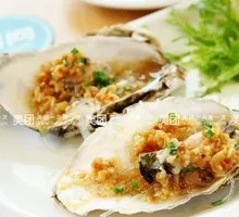 Steamed Oyster with Garlic