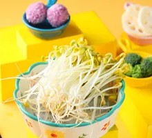 Bean sprouts