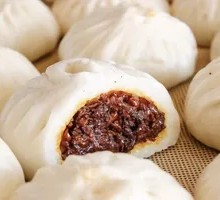 Preserved Vegetable and Pork Bun
