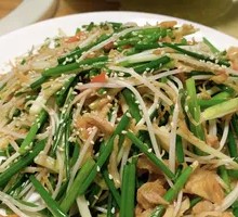 Stir-fried Pork Shreds with Leeks and Bean Sprouts