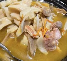 Golden Soup Pork Ribs with Bamboo Shoots