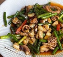 Garlic Shoots with Squid