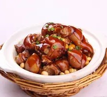 Stewed Pig Trotters with Soybeans