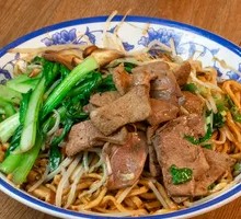 Sauce-Braised Pork Liver Noodles