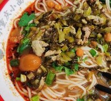 Pickled Cabbage and Pork Noodles