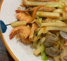 Stir-Fried Rice Noodles with Seafood