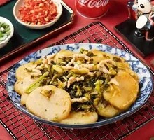 Snow Cabbage and Pork Stir-fried Rice Noodles