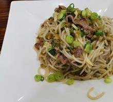 Snow Cabbage and Fresh Beef Stir-Fried Noodles