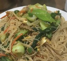 Stir-Fried Rice Noodles with Pork and Egg