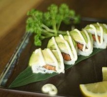 牛油果三文鱼卷