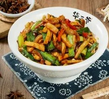 Sauce-Braised Beef Tripe and King Oyster Mushroom Noodles