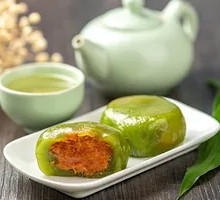 Salted Egg Yolk Green Rice Ball