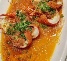 Garlic Fried Rice Noodles with Small Lobster