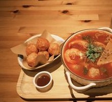 Tomato Pot-Braised Udon Noodles