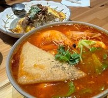 Tomato Braised Chicken Noodles