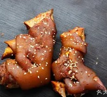 Charcoal-Grilled Pig Trotters
