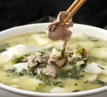 Snow Cabbage and Beef Rice Cake Soup