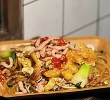 Stir-fried Rice Noodles with Lean Pork and Egg