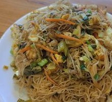 Snow Cabbage and Pork Stir-Fried Noodles