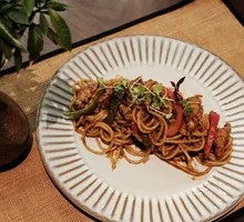 Black Pepper Beef Noodles