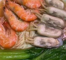 Exclusive Fresh Shrimp and Clam Seafood Noodles