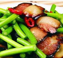 Stir-fried腊肉 with Garlic Shoots