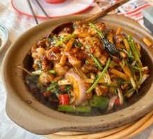 Braised Bullfrog with Perilla in Clay Pot