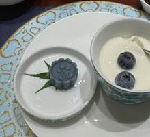 Milk Fragrance Pudding with Mung Bean Cake