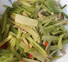 Stir-fried celery with shredded pork