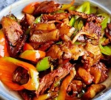 Stir-fried Pig's Head Meat with Garlic Greens